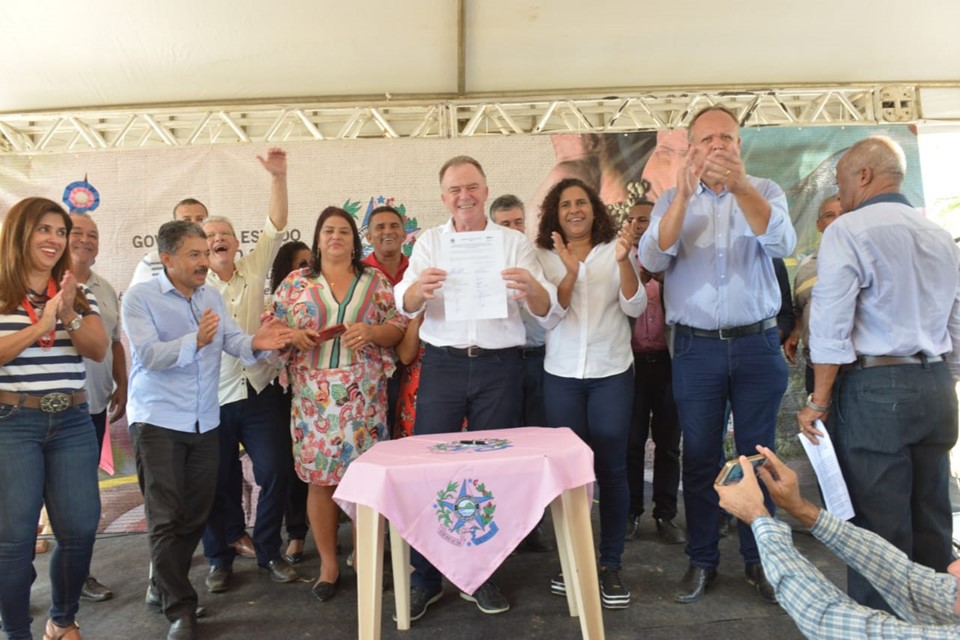 Governador assina convênios para construção de dois atracadouros em Conceição da Barra-ES