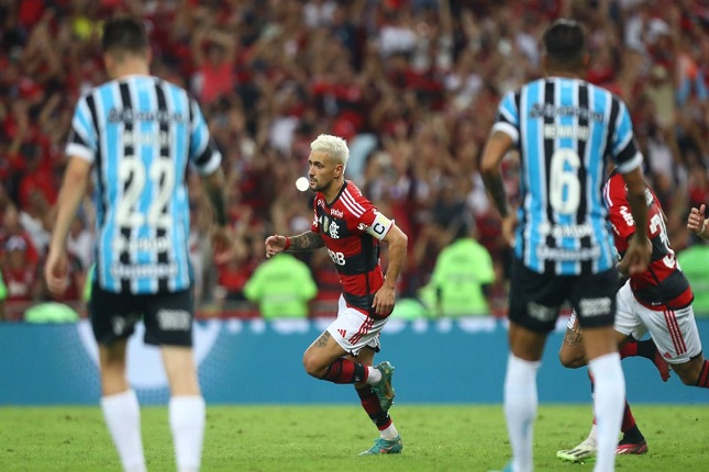 Flamengo volta a derrotar Grêmio e está na decisão da Copa do Brasil