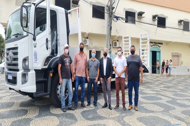 Jaguaré-ES recebe caminhão truck com prancha do Deputado Estadual Marcos Garcia.