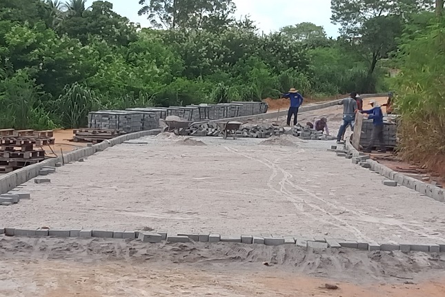 Prefeitura de Conceição da Barra-ES, inicia drenagem e pavimentação do Bairro Bela Vista, em Cobraice.
