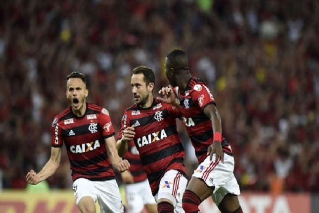 Flamengo vence o Corinthians e abre vantagem na Copa do Brasil