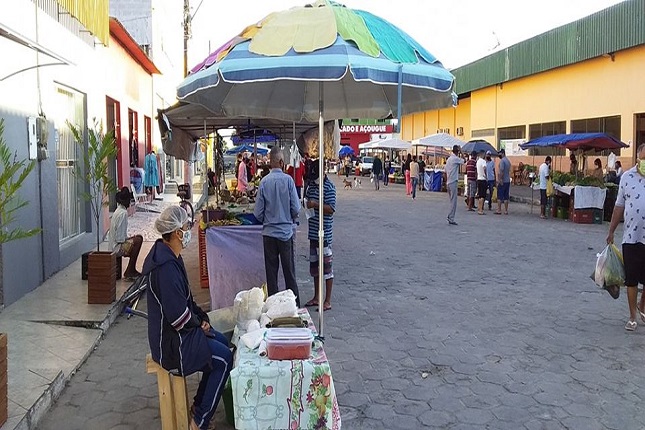Em Conceição da Barra-ES Feirantes e clientes se adaptam à nova rotina em feiras livres durante pandemia