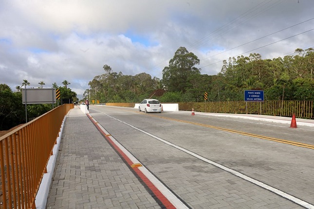 Inaugurada ponte sobre Córrego Velha Antônia em Conceição da Barra-ES.