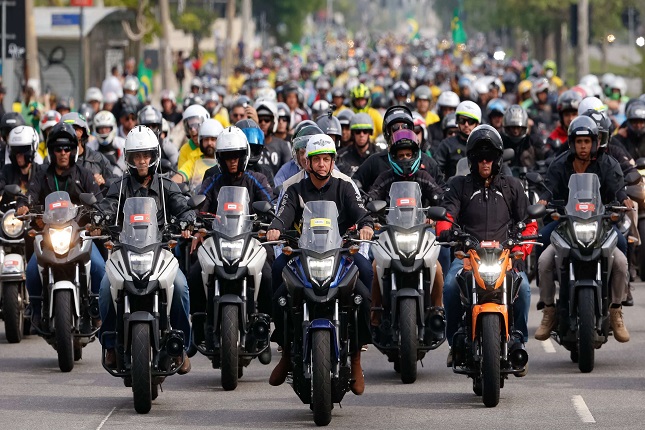 Motociclistas vão às ruas do Rio em apoio ao Presidente Bolsonaro. 
