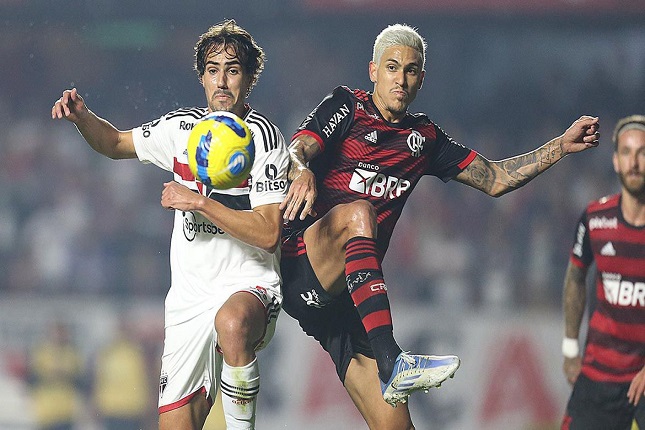 Flamengo e São Paulo disputam primeira vaga na final da Copa do Brasil.