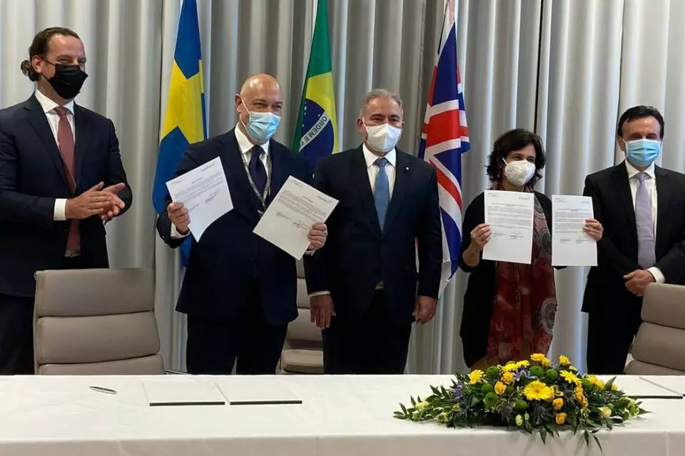 AstraZeneca e Fiocruz assinam acordo para aquisição de Ingrediente Farmacêutico Ativo. 