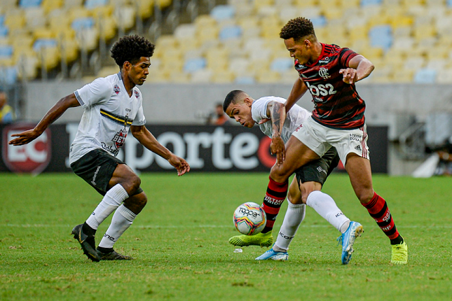 Após susto, Flamengo aproveita e vence de virada o Volta Redonda.