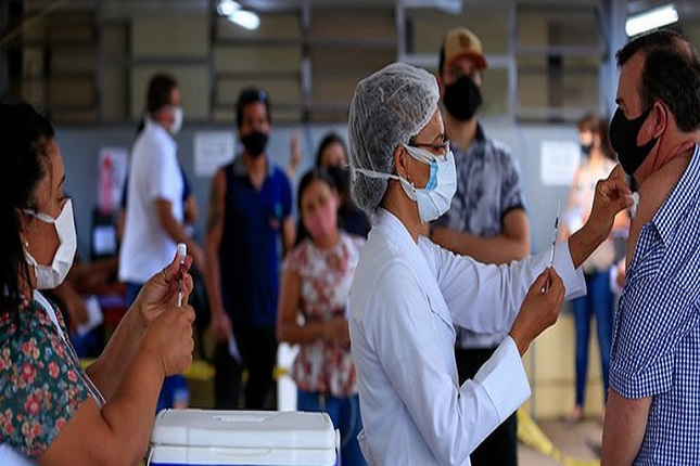 Brasil ultrapassa marca de oitenta milhões de brasileiros adultos imunizado contra covid-19.