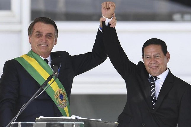 Três dos sete ministros do TSE votam contra cassar chapa formada pelo presidente Jair Bolsonaro e o vice-presidente, Hamilton Mourão. 