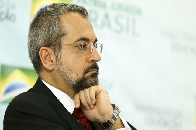 Ex-Ministro da Educação vai assumir o cargo de diretor executivo do Banco Mundial com aval do Ministro da Economia, Paulo Guedes.
