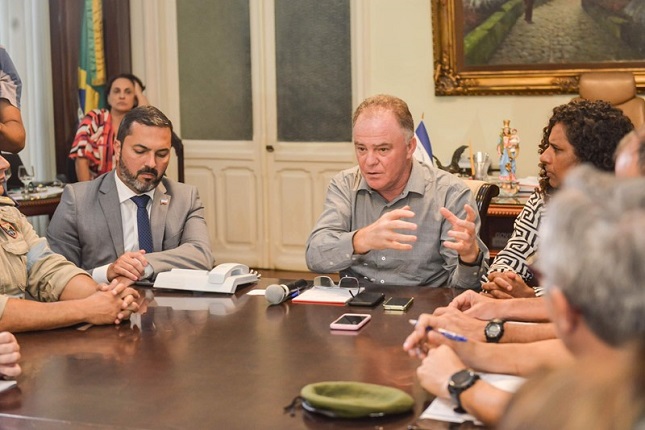 Governador Casagrande anuncia medidas para reestruturação dos municípios afetados pelas chuvas.
