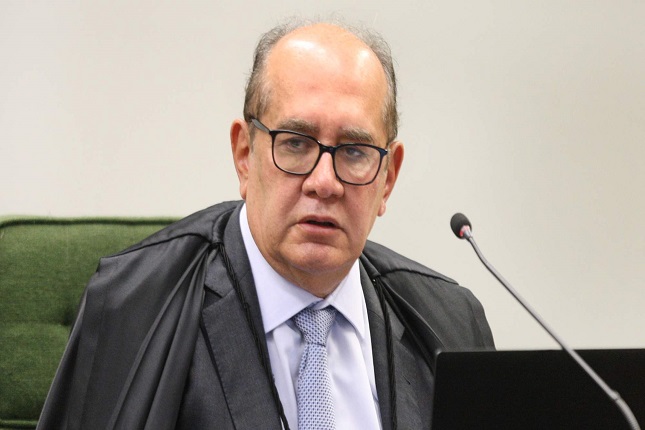 Ministro Gilmar Mendes mantém voto contra liberação de cerimônias religiosas; votação segue na quinta.