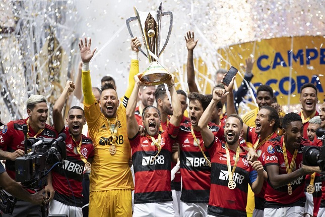 Em jogo de emoção do início ao fim, Flamengo vence Palmeiras nos pênaltis e conquista a Supercopa pela segunda vez. 