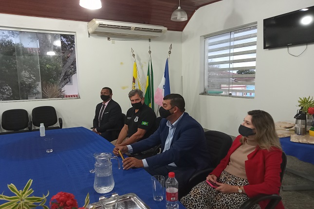 Em reunião com o Secretário de Segurança do Estado, vereadores de Conceição da Barra-ES reivindicam soluções para redução da criminalidade na região.