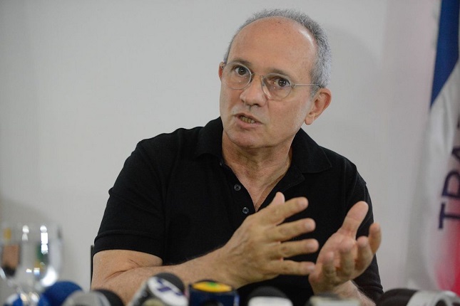 O ex-governador Paulo Hartung manifesta pronto restabelecimento ao governador Casagrande.
